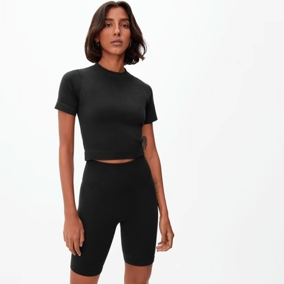 Everlane Seamless Tee Black Shirt Short Sleeve Compression Crop Top NEW - Picture 1 of 14
